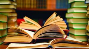Mengenal Perbedaan Buku Ajar dan Buku Referensi